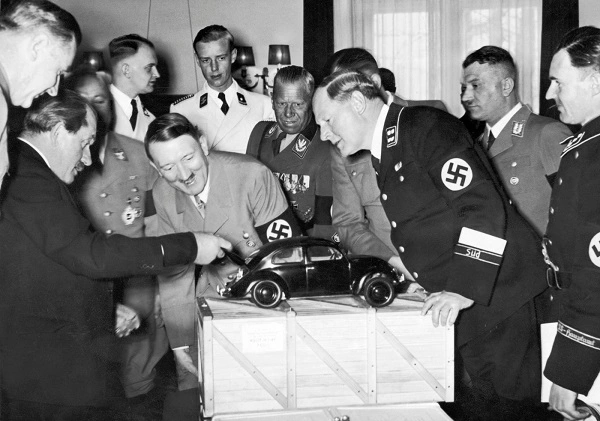 Adolf Hitler és Ferdinand Porsche