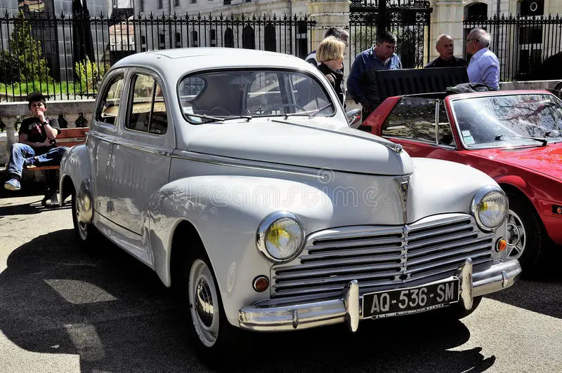 A Peugeot 203 1948-ban jelent meg
